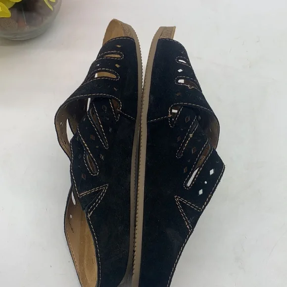 Comfortiva Black Suede slip on cut out sandals with memory foam footbed Size 9.5 - Picture 5 of 9